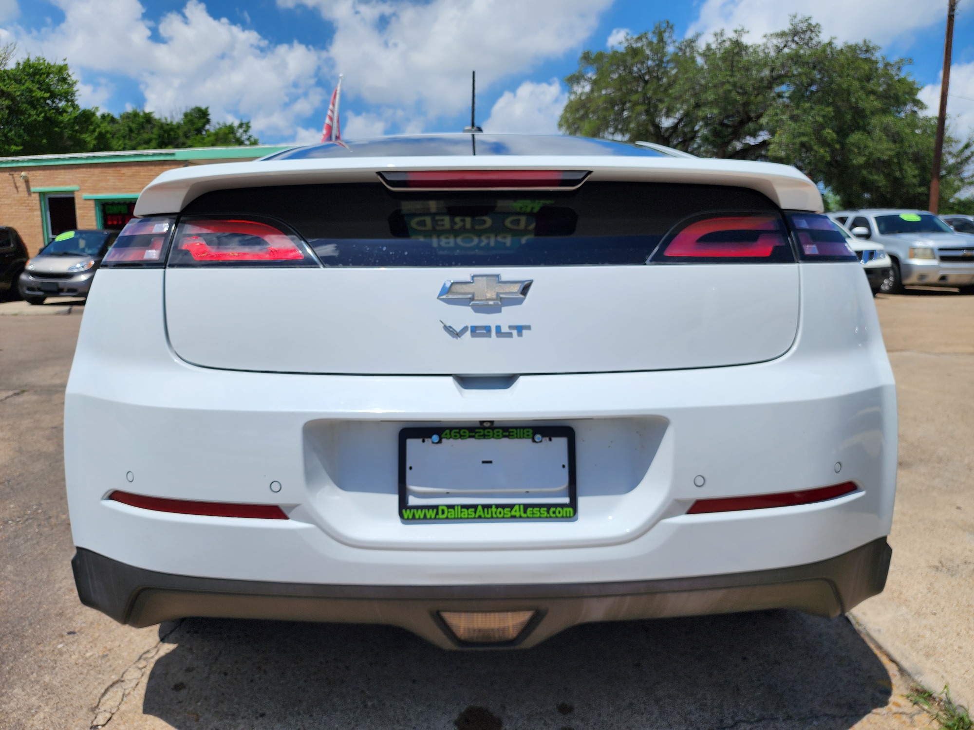 2015 WHITE Chevrolet Volt (1G1RA6E45FU) with an ELECTRIC engine, Continuously Variable Transmission transmission, located at 2660 S.Garland Avenue, Garland, TX, 75041, (469) 298-3118, 32.885387, -96.656776 - Photo #4
